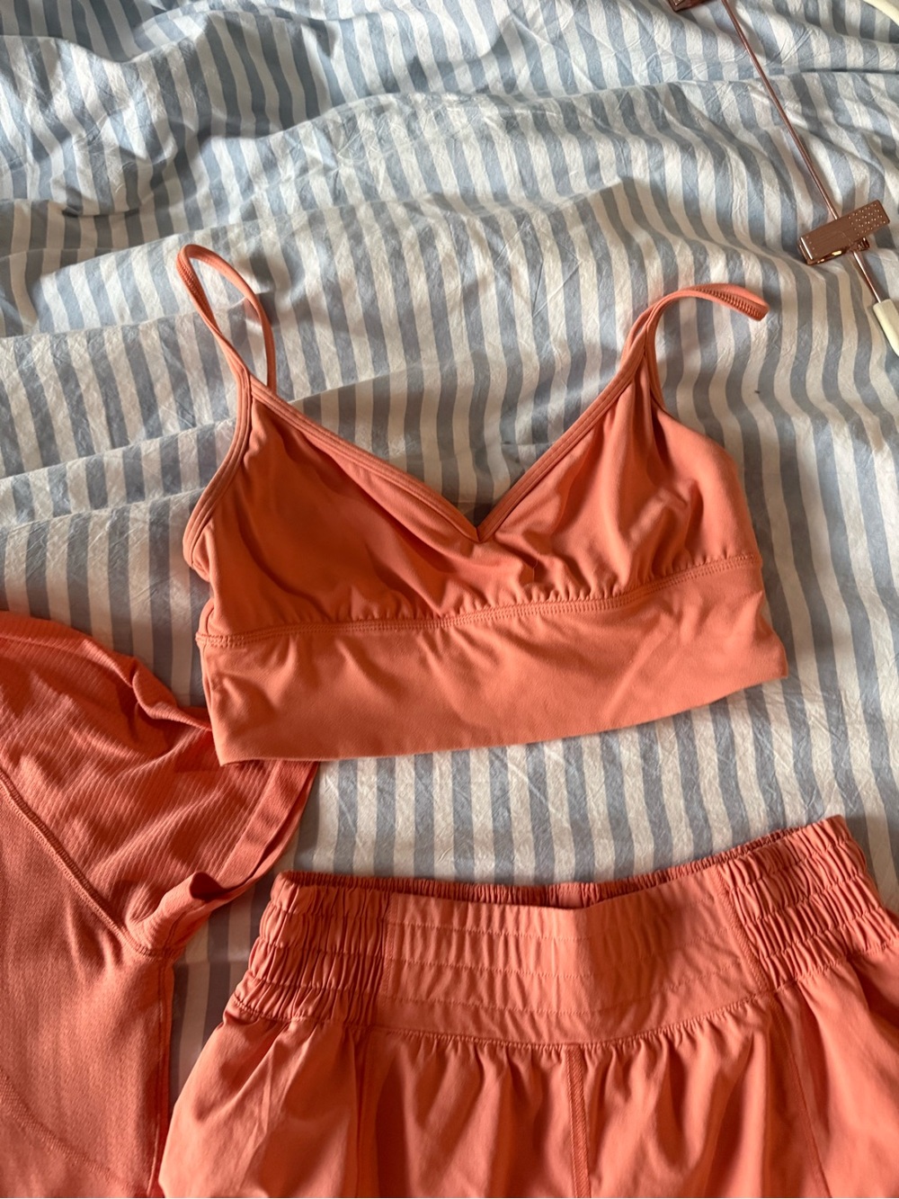 Lululemon hotty hot short set (3 pcs) sweetheart bra and swiftly tech crop tee - Picture 3 of 7